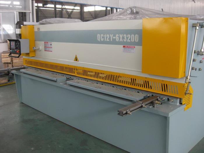 QC12K - 6 mm * 3200 табела срязване машина