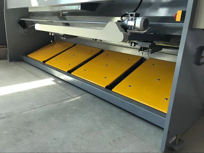 back view of China Yawei 6mm mild steel plate shears 4m cutting