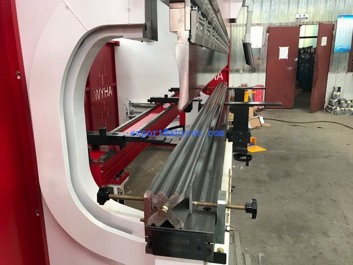 AHYW China Yawei 300T4M thick metal material bending machine DELEM DA52S