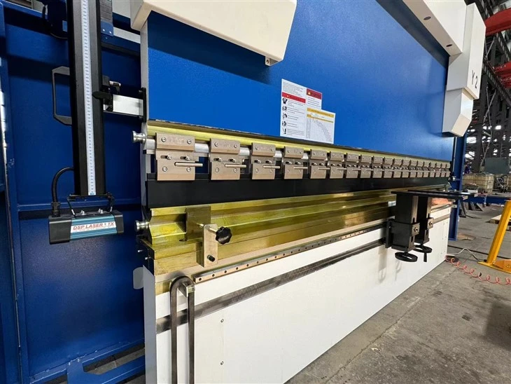 AHYW Yawei China manufacture 6 axis cnc press brake 320T4M Bending Machine